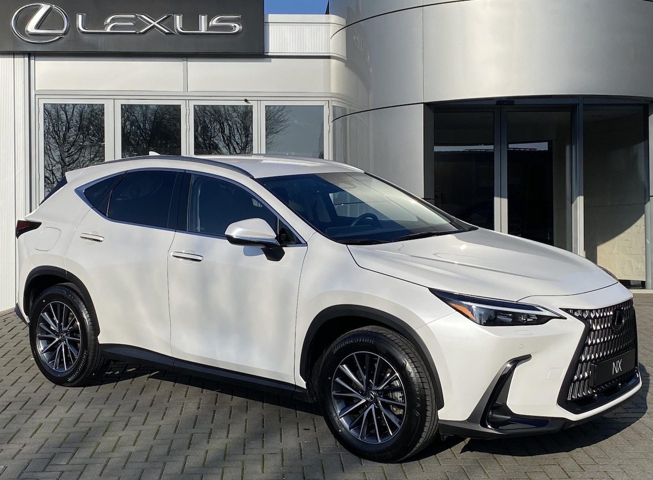 Lexus NX - 450h+ AWD Luxury Line TREKHAAK STOELVERW STUURVERW - AutoWereld.nl