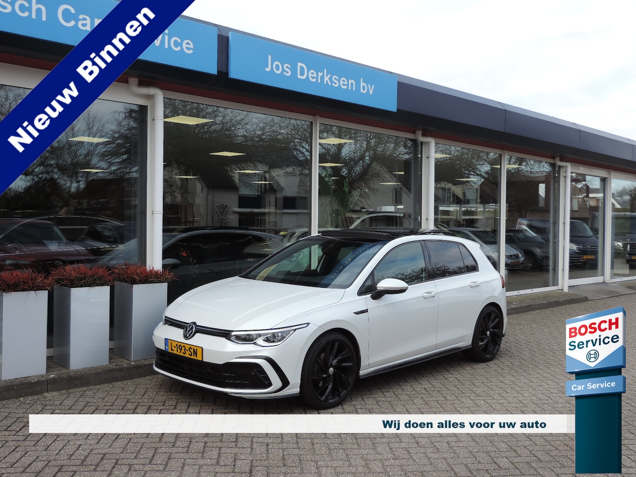 Volkswagen Golf - 1.5 eTSI R-Line - Pano | ACC | Camera | IQ.Light | Harman-Kardon | Stoel/stuurverw. - AutoWereld.nl