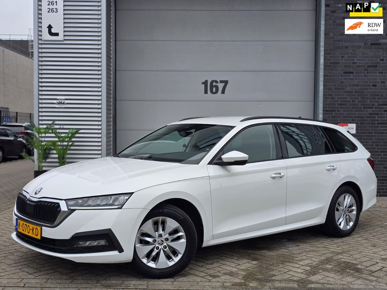 Skoda Octavia Combi - 1.0 e-TSI Hybride Business Edition - AutoWereld.nl