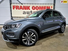 Volkswagen T-Roc - 1.5 TSI 150PK United + Dealer OH|Panorama|Keyless|Park Assist|Dodehoek|Camera|LED|DAB|Appl