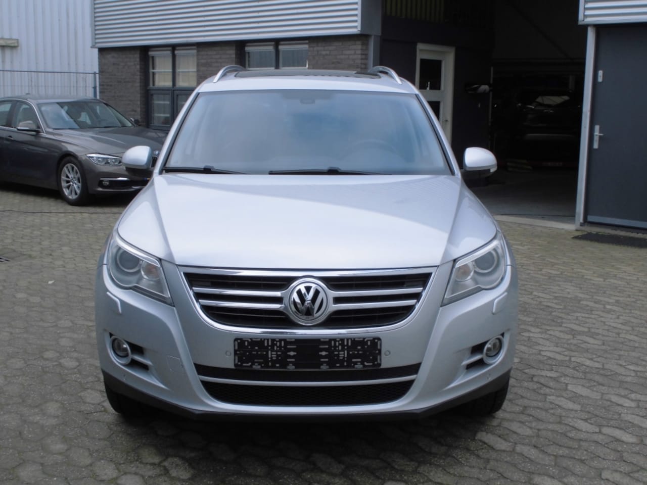 Volkswagen Tiguan - Sport & Style 4Motion AUTOMAAT 3 MA GARANTIE - AutoWereld.nl