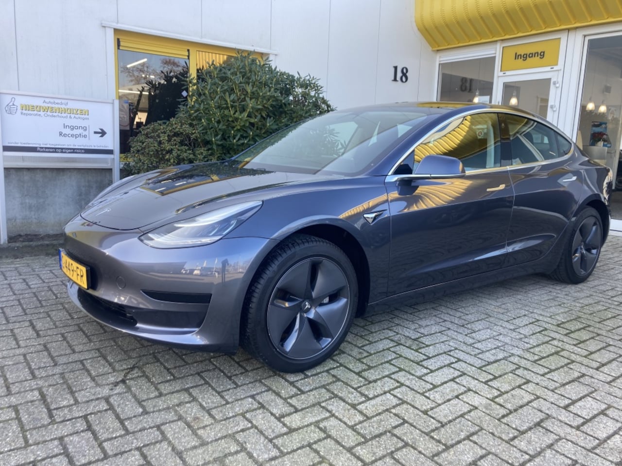 Tesla Model 3 - Stnd.RWD Plus 60 kWh Leer Trekhaak Panodak - AutoWereld.nl