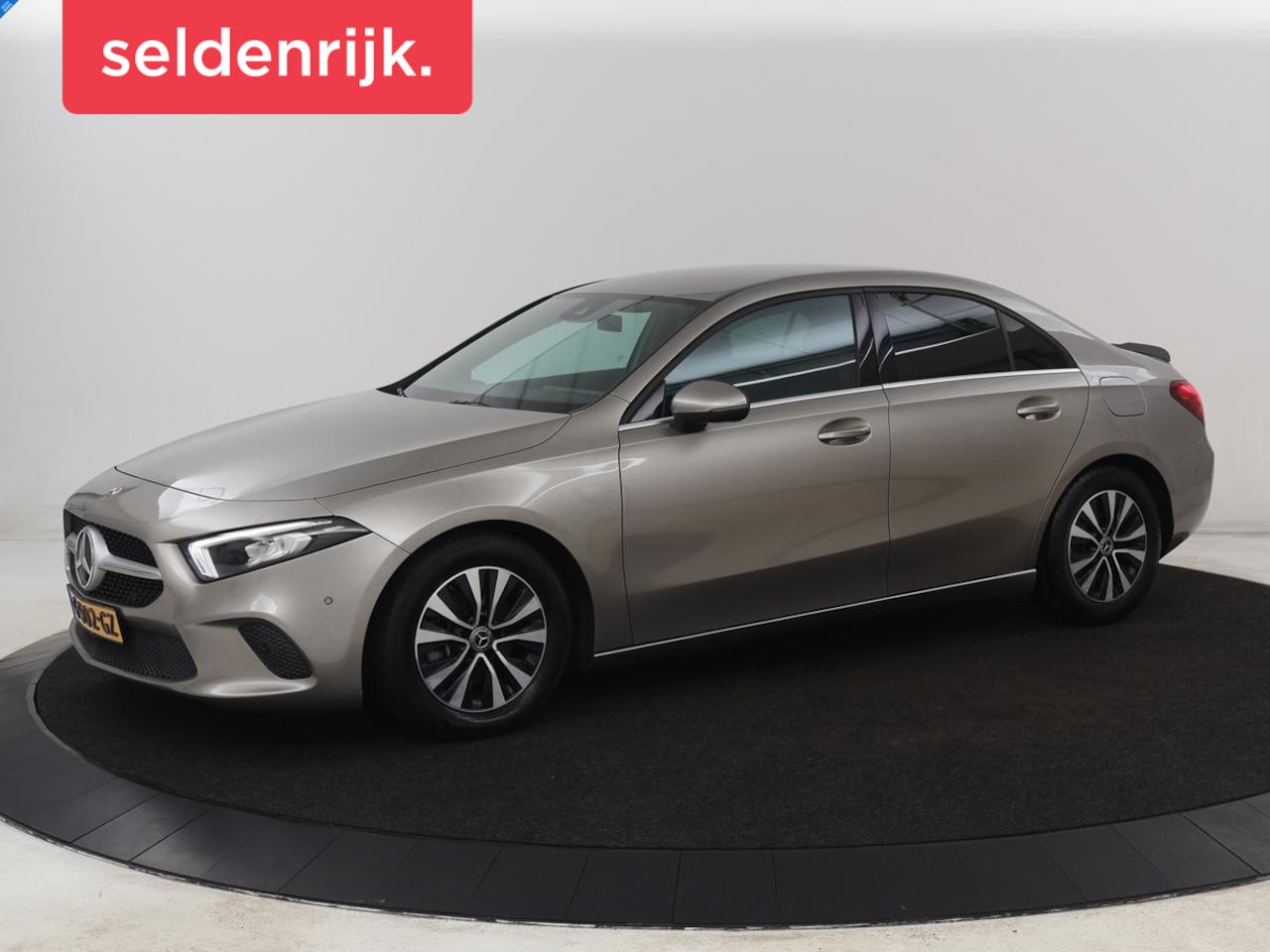 Mercedes-Benz A-klasse - 200 Business Solution | Stoelverwarming | Carplay | Half leder | Camera | Widescreen | Ful - AutoWereld.nl