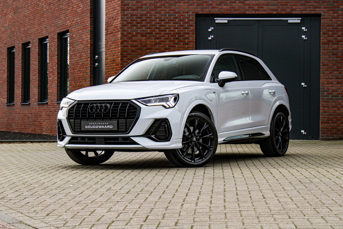 Audi Q3 - 45 TFSI e S edition 245PK | Zwart optiek | Camera | Keyless | Ambianceverlichting - AutoWereld.nl