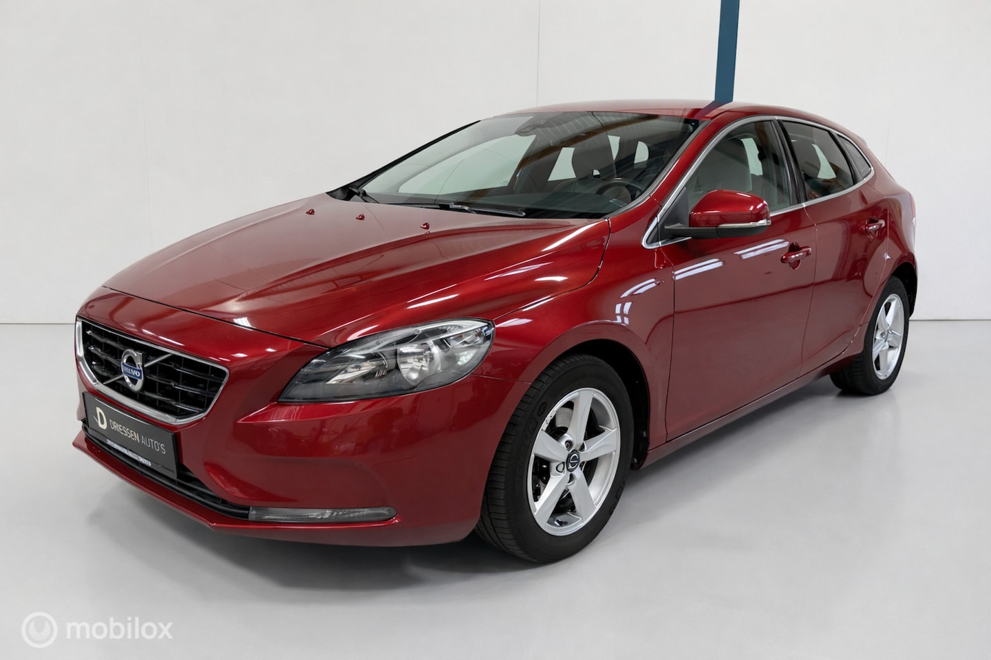 Volvo V40 - 2.0 T2 Momentum LEER / NAVI - AutoWereld.nl