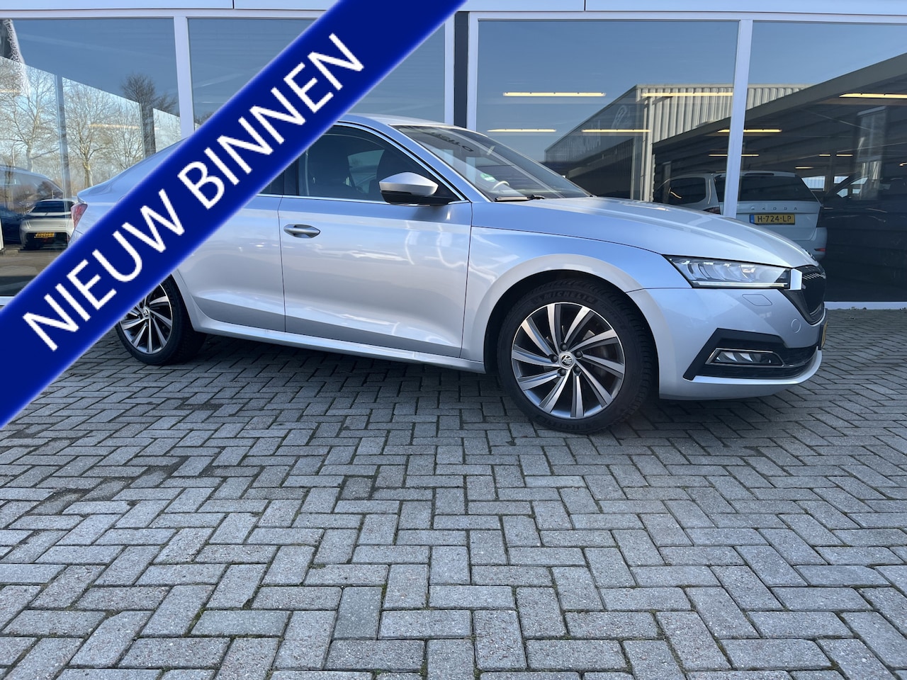 Skoda Octavia - 1.0 e-TSI Business Edition Plus/LED/NAVI/18INCH / Carplay - AutoWereld.nl
