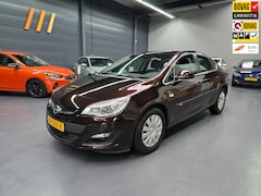 Opel Astra - 1.4 Turbo Edition 1E EIGENAAR NAVI BLUETOOTH PARKEER SENSOREN NAP NL AL AUTO