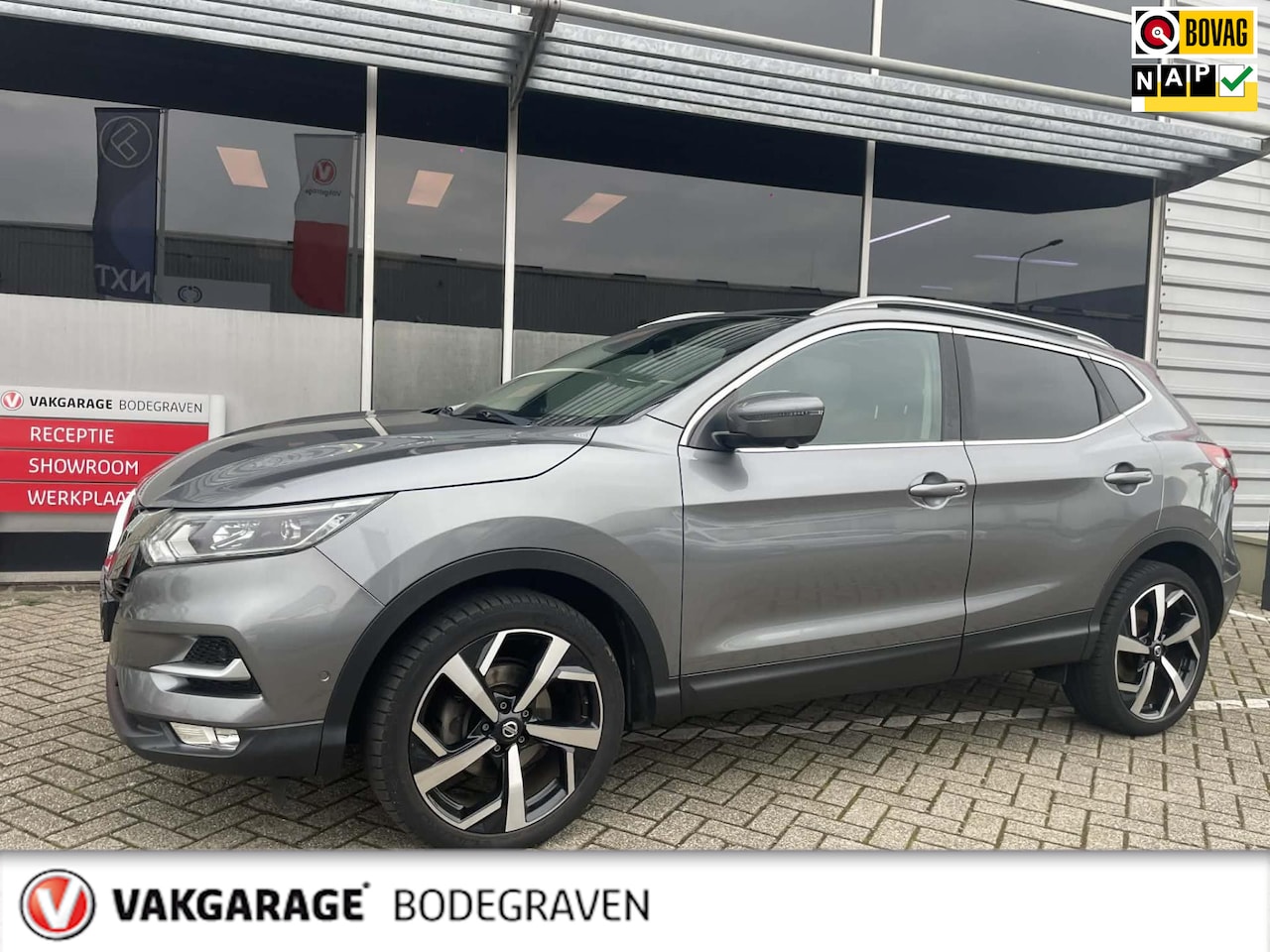 Nissan Qashqai - 1.2 Tekna + / panoramadak / stoelverwarming / Bose - AutoWereld.nl