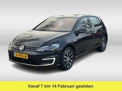 Volkswagen e-Golf - e-Golf / Camera / Virtual Cockpit / CarPlay / Keyless / Navigatie / 17'' / Stoelverwarming