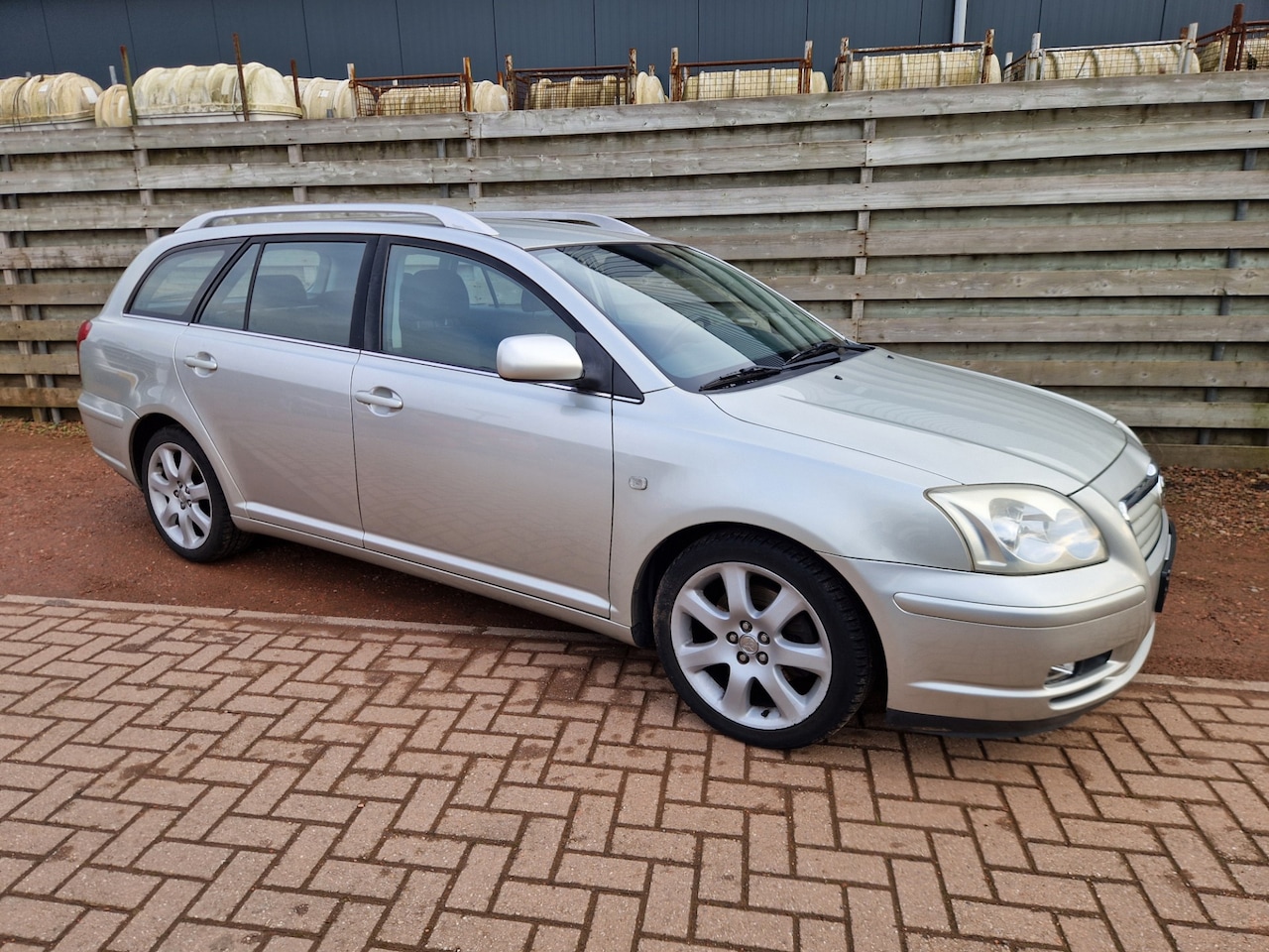 Toyota Avensis Wagon - 2.0 VVTi Linea Luna 2.0 VVTi Linea Luna - AutoWereld.nl