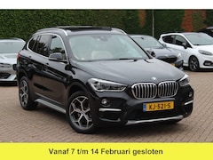 BMW X1 - sDrive18i Centennial High Exe. 107.983 km / Panoramadak / Head-up / Leder / 18'' / Keyless