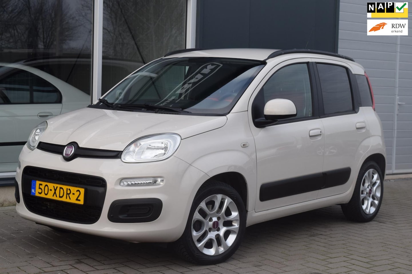 Fiat Panda - 0.9 TwinAir Lounge | Automaat | Airco | NAP + APK 1-2027 - AutoWereld.nl