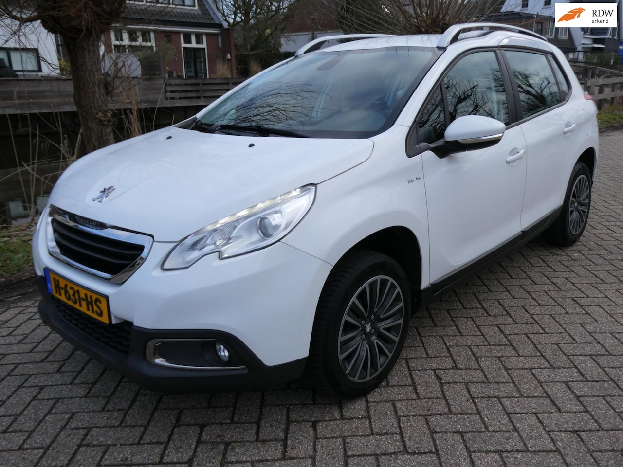 Peugeot 2008 - 1.2i Urban Cross Airco Cruise PDC Trekhaak 1100kg. Hoge zit - AutoWereld.nl
