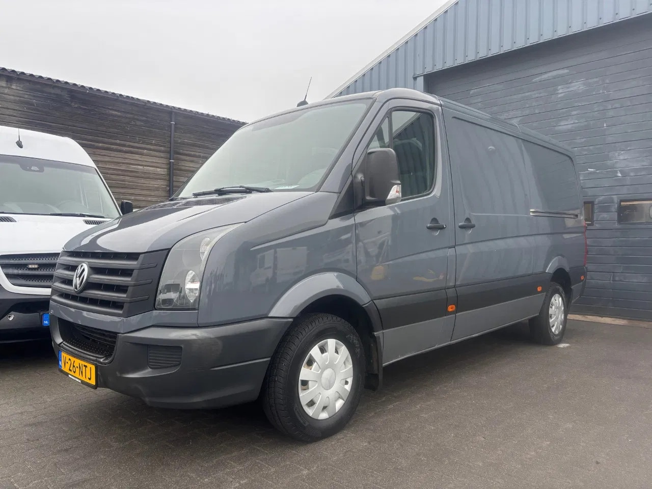 Volkswagen Crafter - Crafter 2.0 TDI L2 H1 AHK 2 schuifdeuren Airco camera - AutoWereld.nl