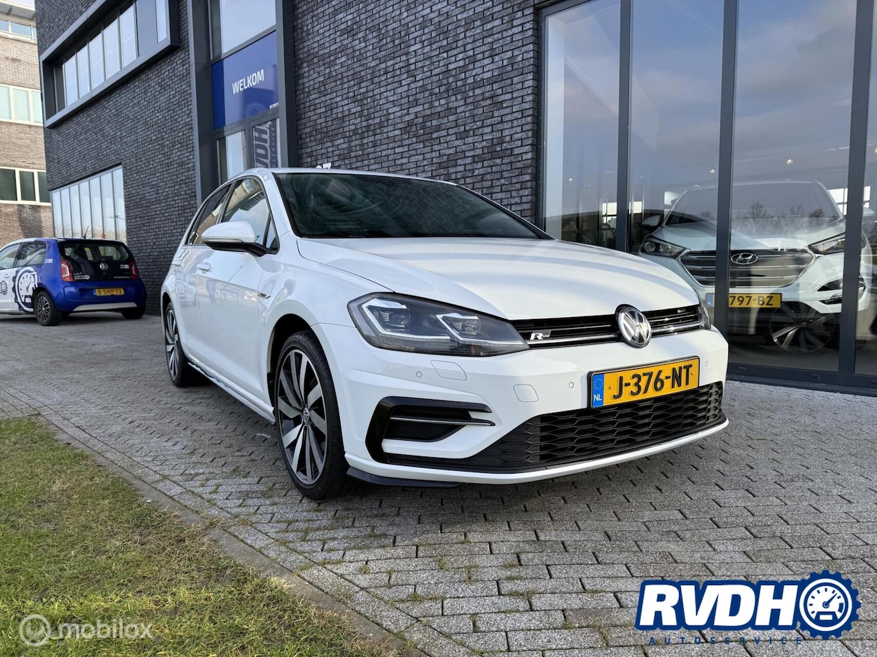 Volkswagen Golf - 1.5 TSI Highline R-Line uitvoering - AutoWereld.nl