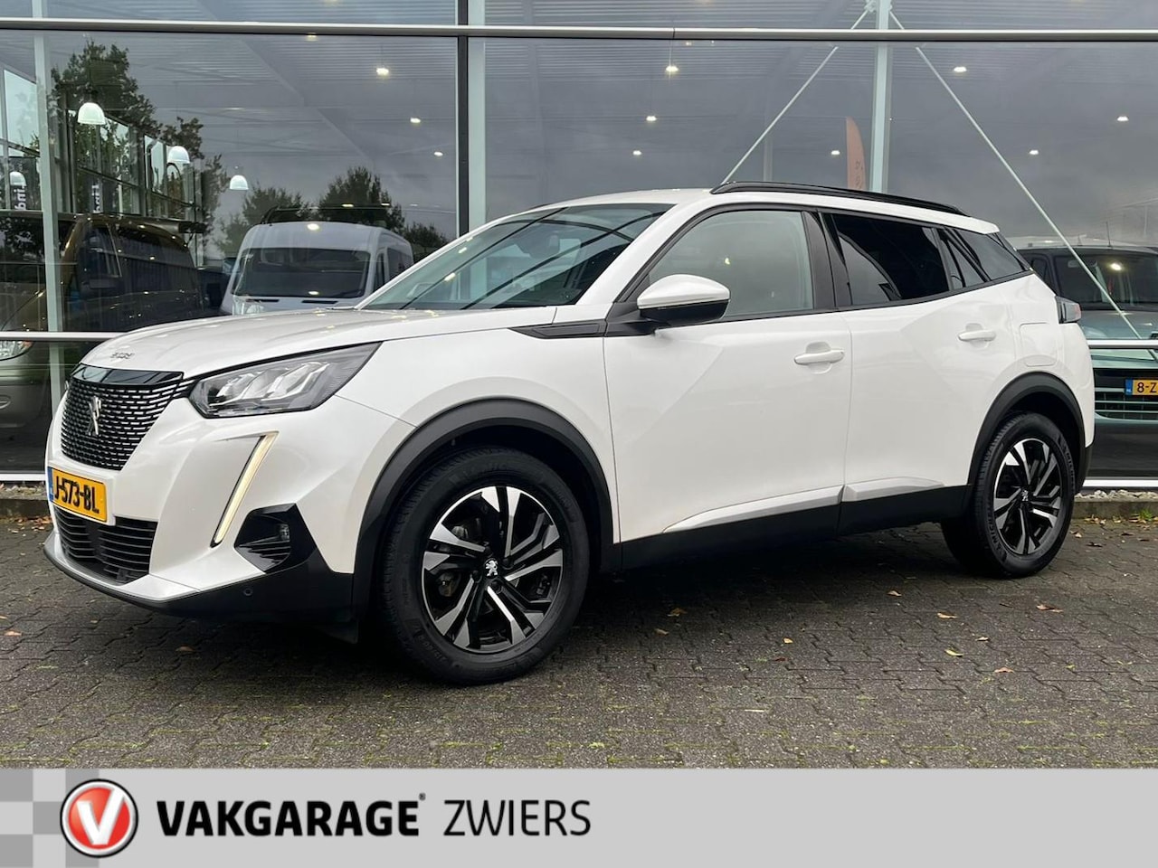 Peugeot 2008 - 1.2 PureTech Blue Lease Allure Carplay,Cruise - AutoWereld.nl