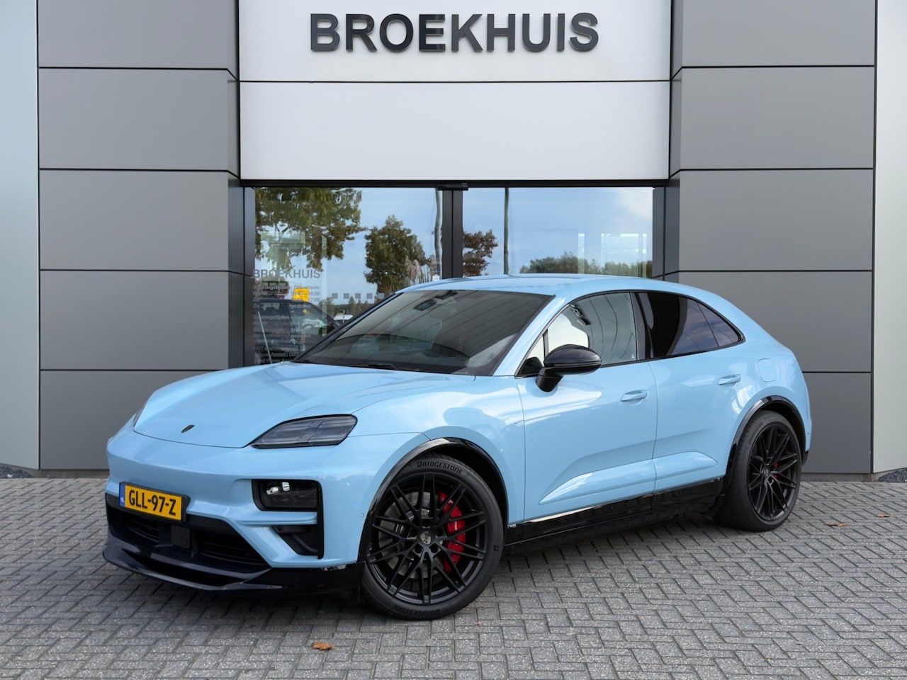 Porsche Macan - Turbo 100 kWh | Lederen bekleding | Lichtmetalen velgen 22" | Multimedia scherm passagier - AutoWereld.nl