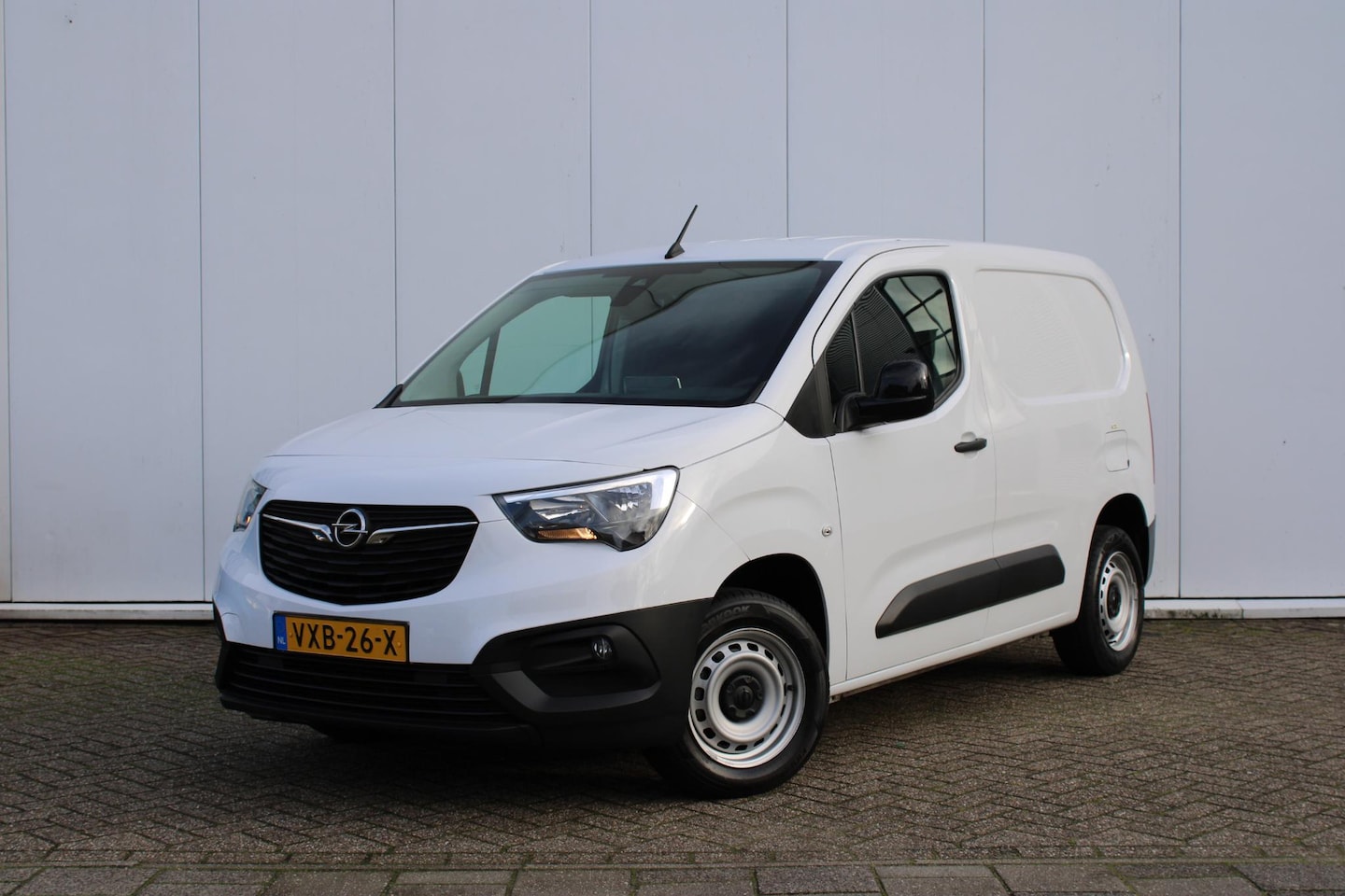 Opel Combo - 1.5 BlueHDi 100 pk L1 Parkeercamera / Navigatie / Laadruimtepakket - AutoWereld.nl
