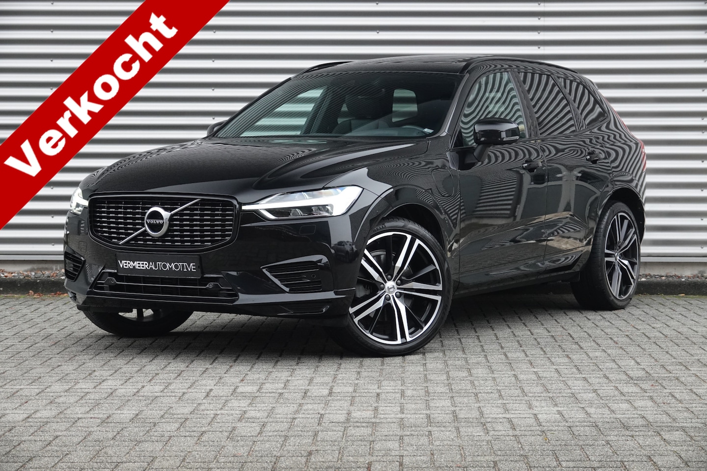 Volvo XC60 - 2.0 T8 Plug-in hybrid AWD R-Design | Pano | Luchtvering | Massage | ACC | Trekhaak | Venti - AutoWereld.nl