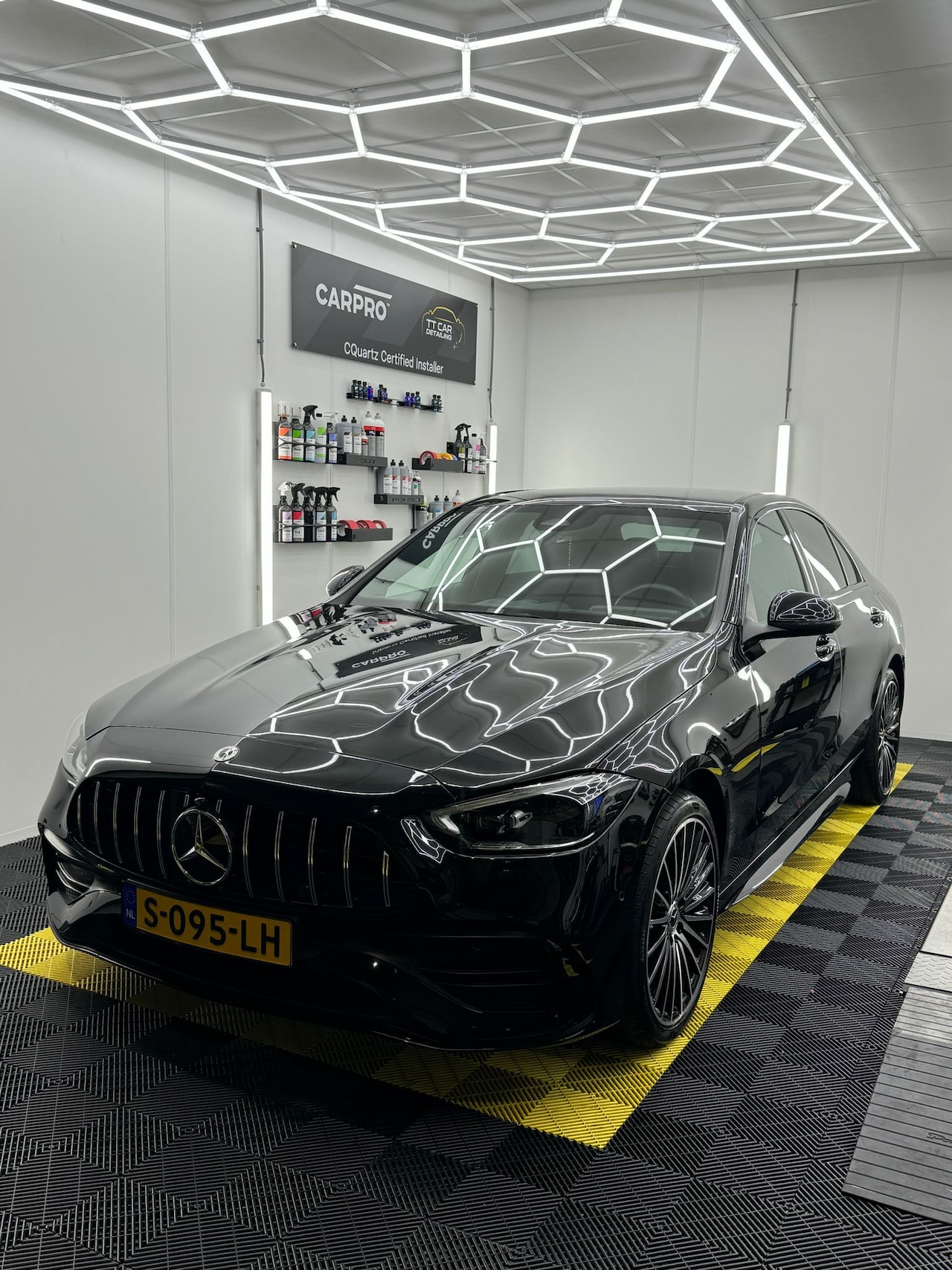 Mercedes-Benz C-klasse - 300 e AMG Line Limited panoramadak, 360°-camera, volledig leren bekleding, Keyless-entry, Memory stoelen, Burmest - AutoWereld.nl