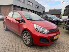 Kia Rio - 1.4 CVVT Comfort Pack 2012 € 4750.- 4 Nieuwe Banden 1 Jr Apk