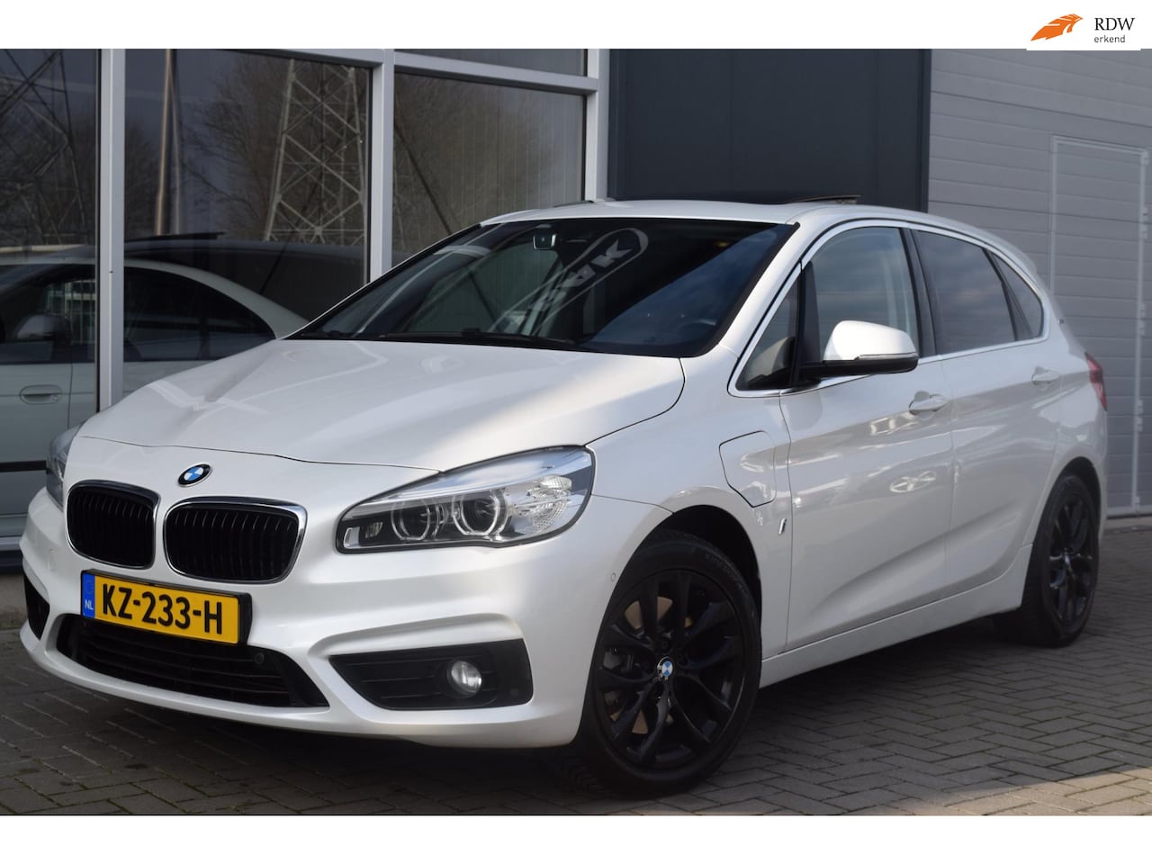 BMW 2-serie Active Tourer - 225xe iPerformance Centennial High Executive | Head-Up | Pano | NAP + APK 1-2027 ! - AutoWereld.nl