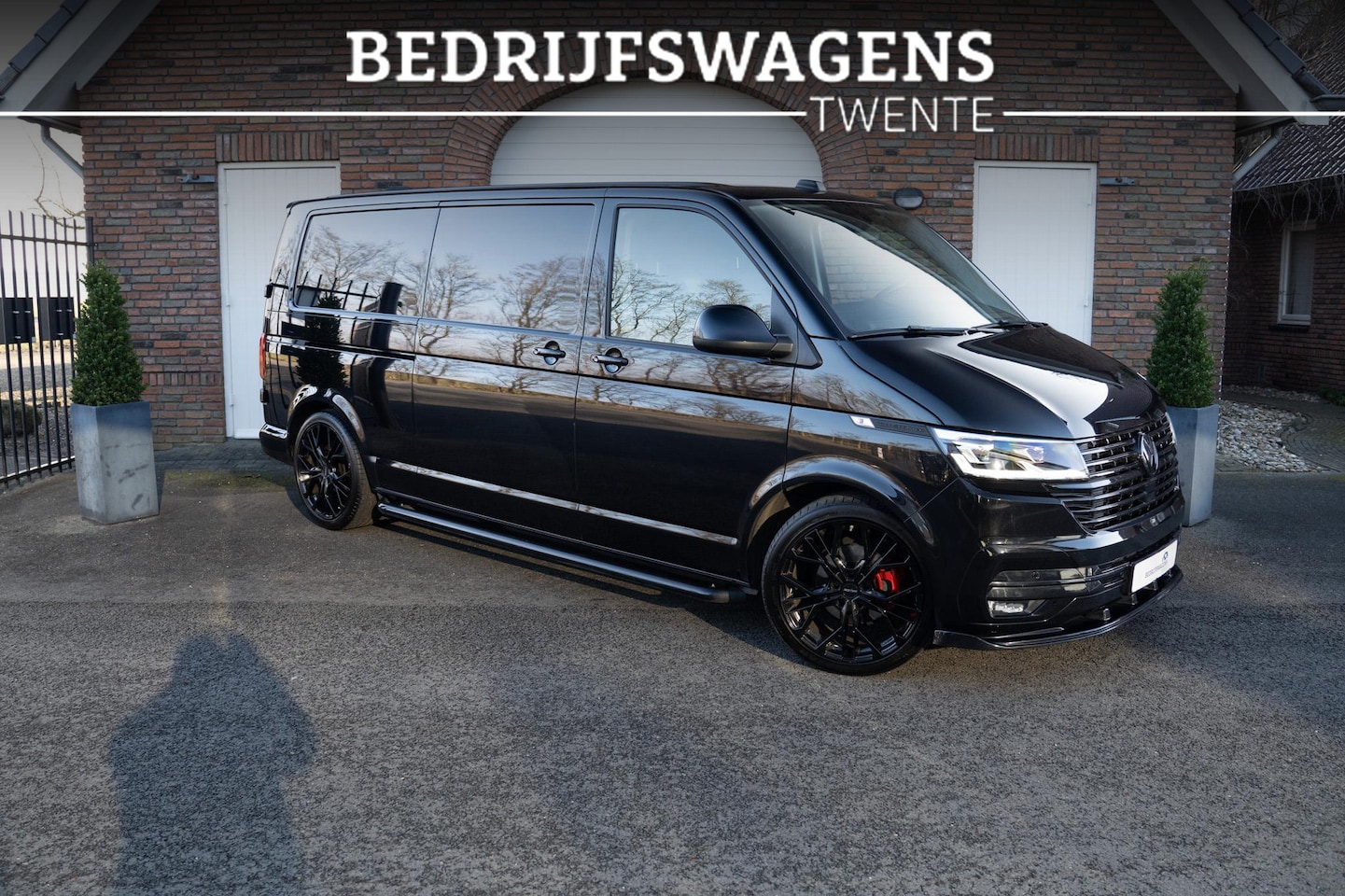 Volkswagen Transporter - 2.0 TDI L2H1150PK DSG LED ACC NAVI 20'' Velgen - AutoWereld.nl