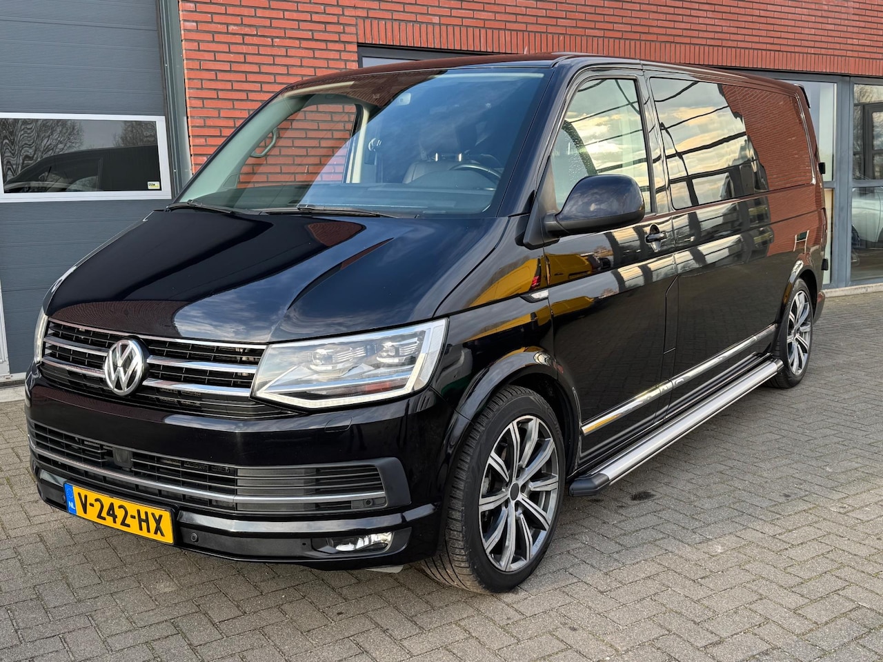 Volkswagen Transporter - 2.0 TDI L2H1 DC Highline 2.0 TDI L2H1 DC Highline - AutoWereld.nl