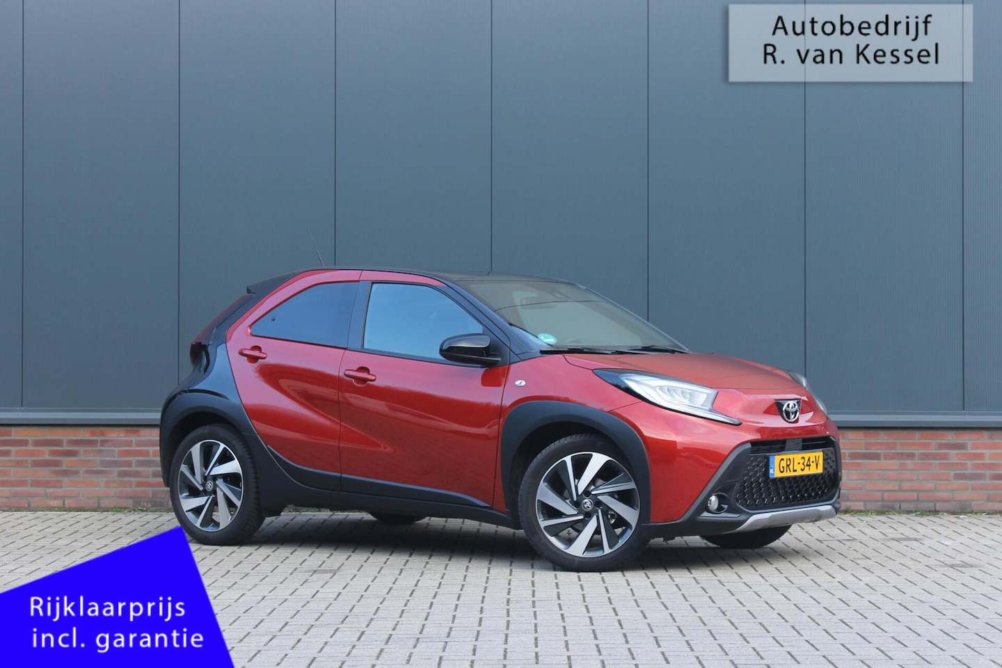 Toyota Aygo X - 1.0 VVT-i MT Envy I Chili Red! I 1e Eig. I PDC I NL-auto - AutoWereld.nl