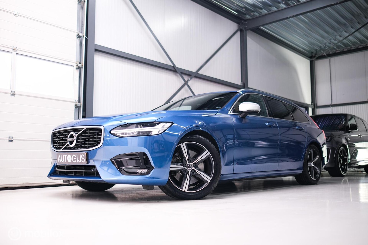 Volvo V90 - 2.0 T4 R-Design | Harman Kardon | Adaptive | Scandinavian line | Pilot Assist | Camera |HU - AutoWereld.nl