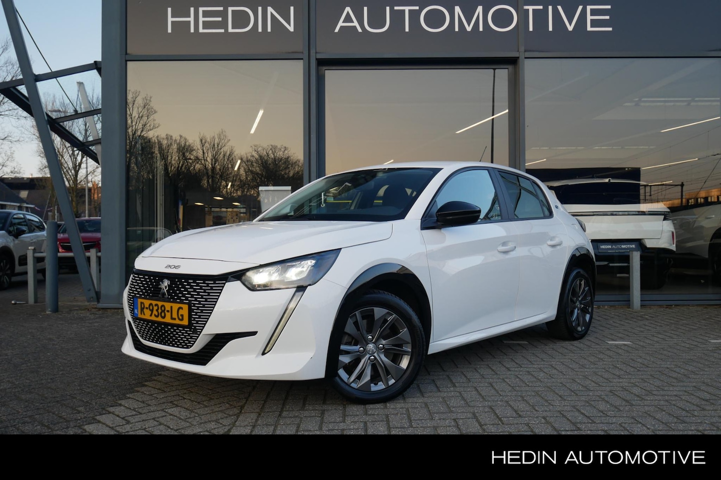 Peugeot e-208 - EV Active Pack 50 kWh | 3 Fasen | Navigatie | Carplay | - AutoWereld.nl