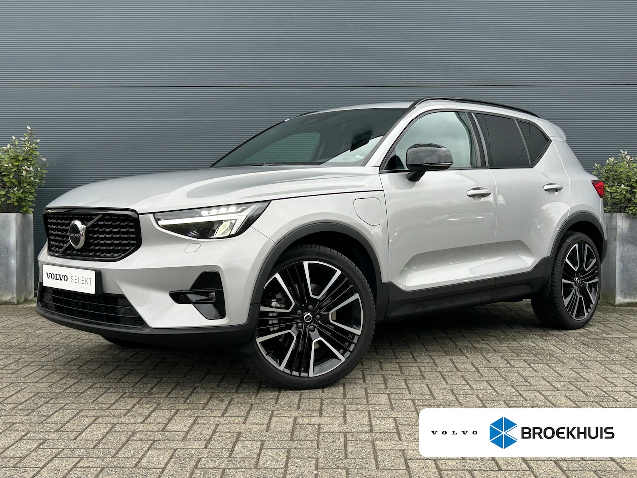 Volvo XC40 - 1.5 T5 Plug-in hybrid Ultimate Dark | Panoramadak | Trekhaak | 21" | Camera | - AutoWereld.nl