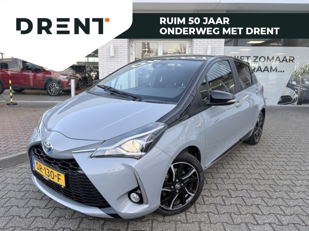 Toyota Yaris - 1.5 Hybrid Bi-Tone Plus | Panoramadak | Navi | Cruise Control - AutoWereld.nl