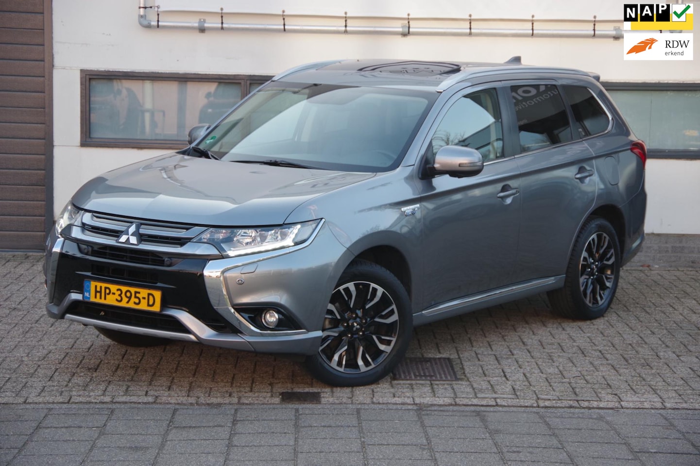 Mitsubishi Outlander - 2.0 PHEV instyle+ /1e eigenaar/ Dealer onderhouden/ NL auto/ - AutoWereld.nl