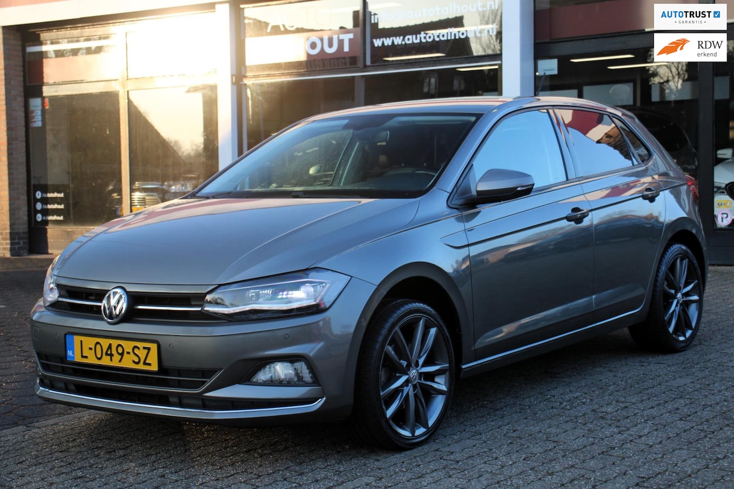 Volkswagen Polo - 1.0 TSI Highline | Automaat, Apple Carplay, Stoelverwarming, Xenon, Keyless Entry & Go - AutoWereld.nl
