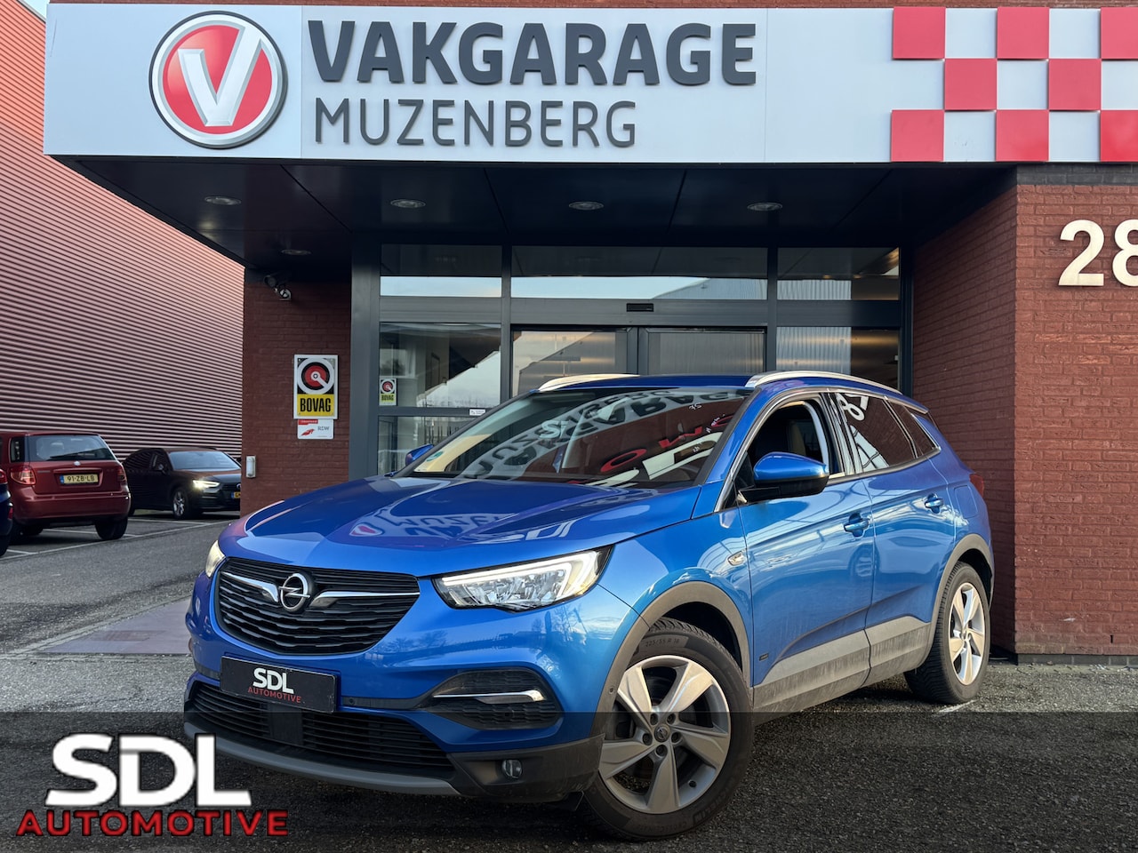 Opel Grandland X - 1.6 Turbo Hybrid Business Elegance // NAVI // CLIMA // CRUISE // ELEK. ACHTERKLEP // - AutoWereld.nl