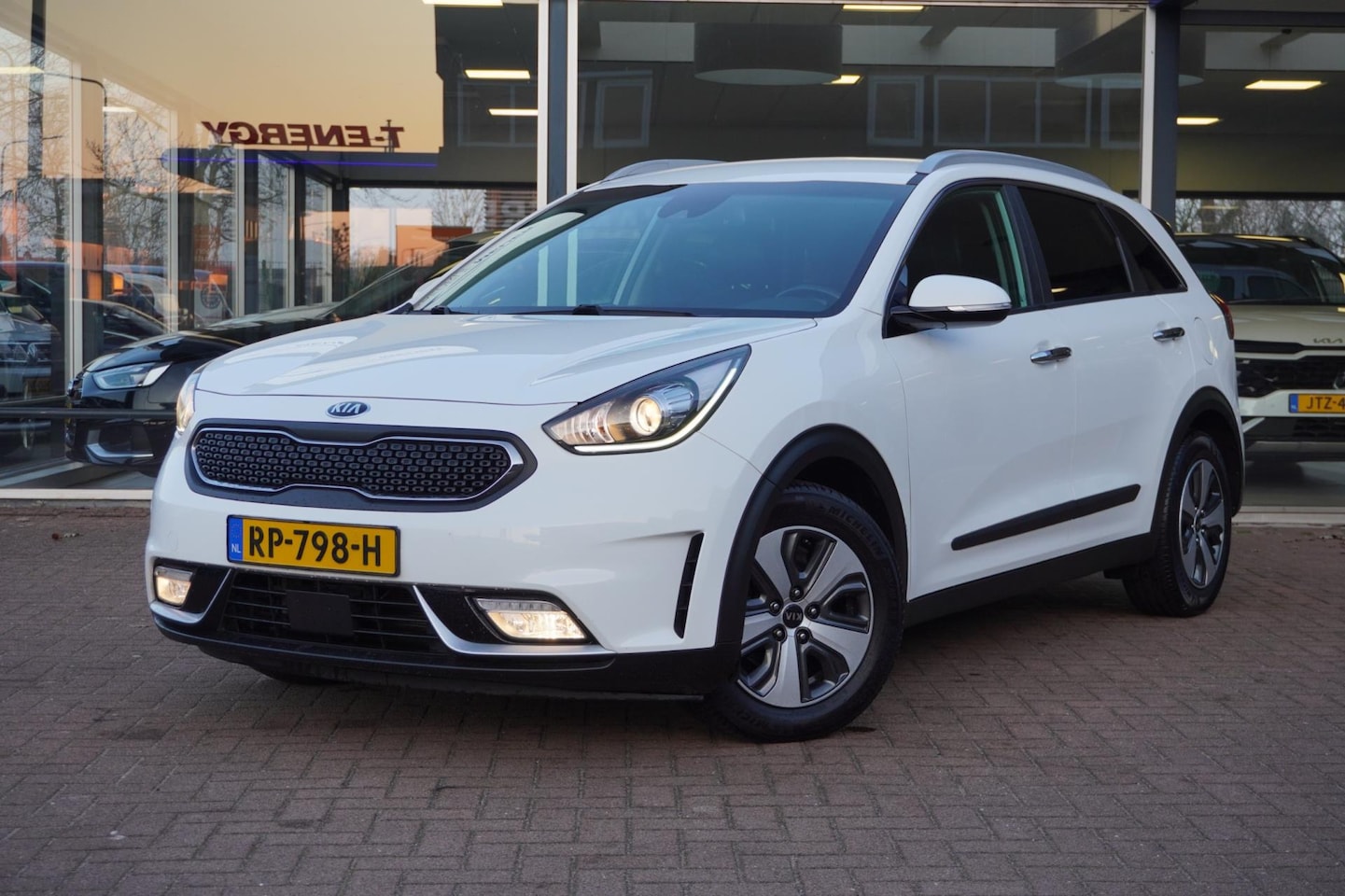 Kia Niro - 1.6 GDi Hybrid BusinessLine Automaat | Navigatie | Airco | Elek. Pakket| Vol opties | Inru - AutoWereld.nl