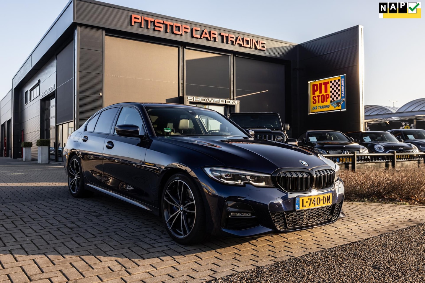 BMW 3-serie - 318i M Sport 318i M-Sport, Tanzanite, Sfeerverlichting, 19 inch, Carplay! - AutoWereld.nl