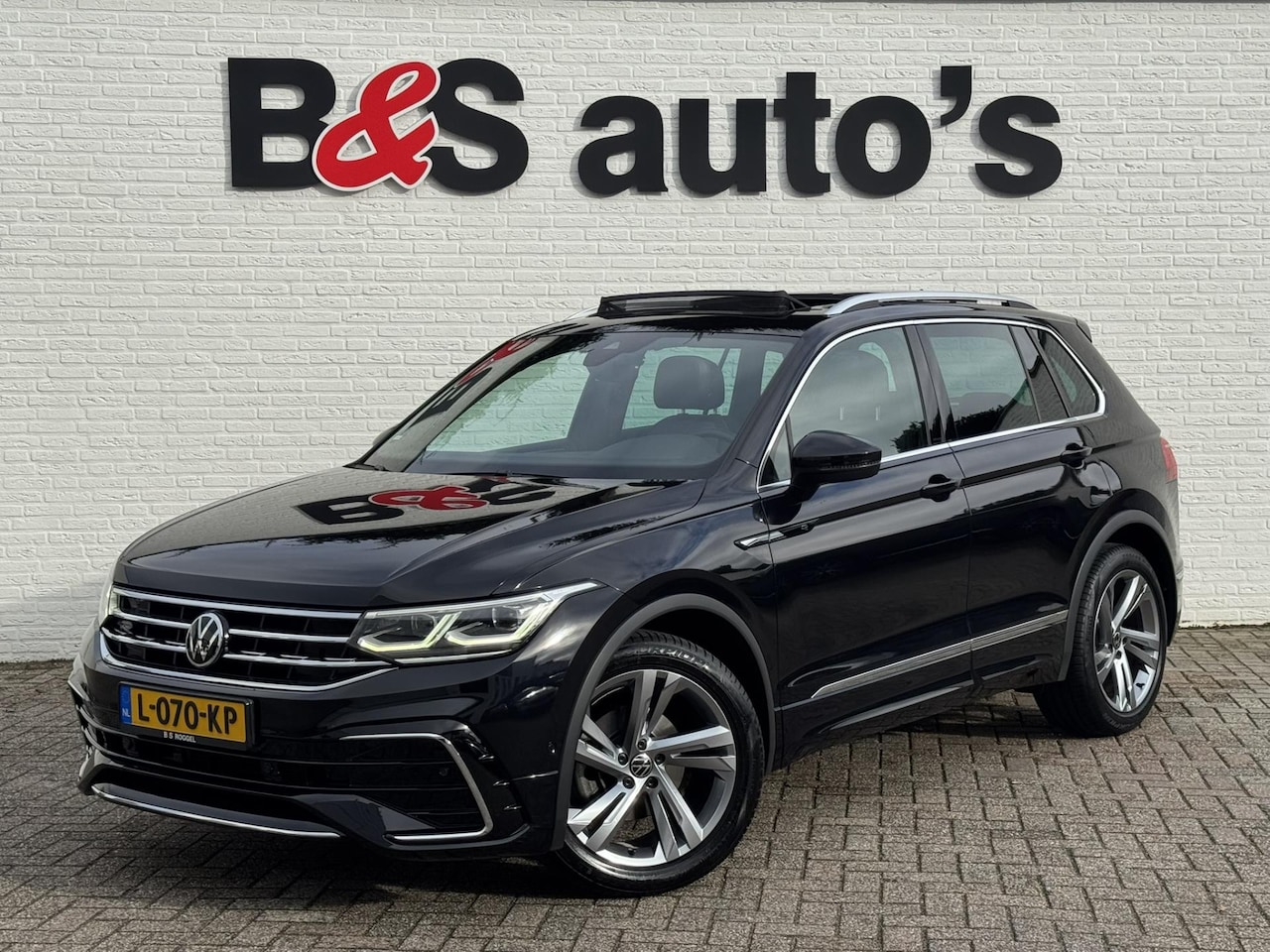 Volkswagen Tiguan - 1.5 TSI R-Line Business+ 1e Eigenaar Automaat Adaptive cruise Climate Stuur-stoelverwarmin - AutoWereld.nl