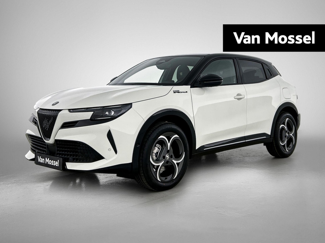 Alfa Romeo Junior - 1.2 Turbo Hybrid Ibrida Sport Speciale 145pk | Navigatie | Parkeersensoren rondom | Camera - AutoWereld.nl