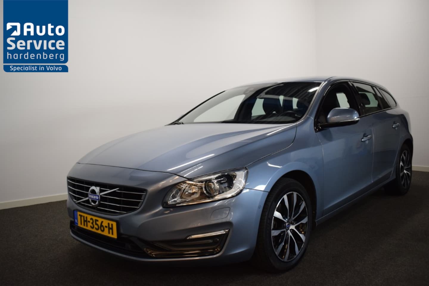 Volvo V60 - T2 123pk AUT6 Polar+ Dynamic/ Trekhaak 1500kg/ Leer/ Stoel verw./ Xenon/ Navi - AutoWereld.nl