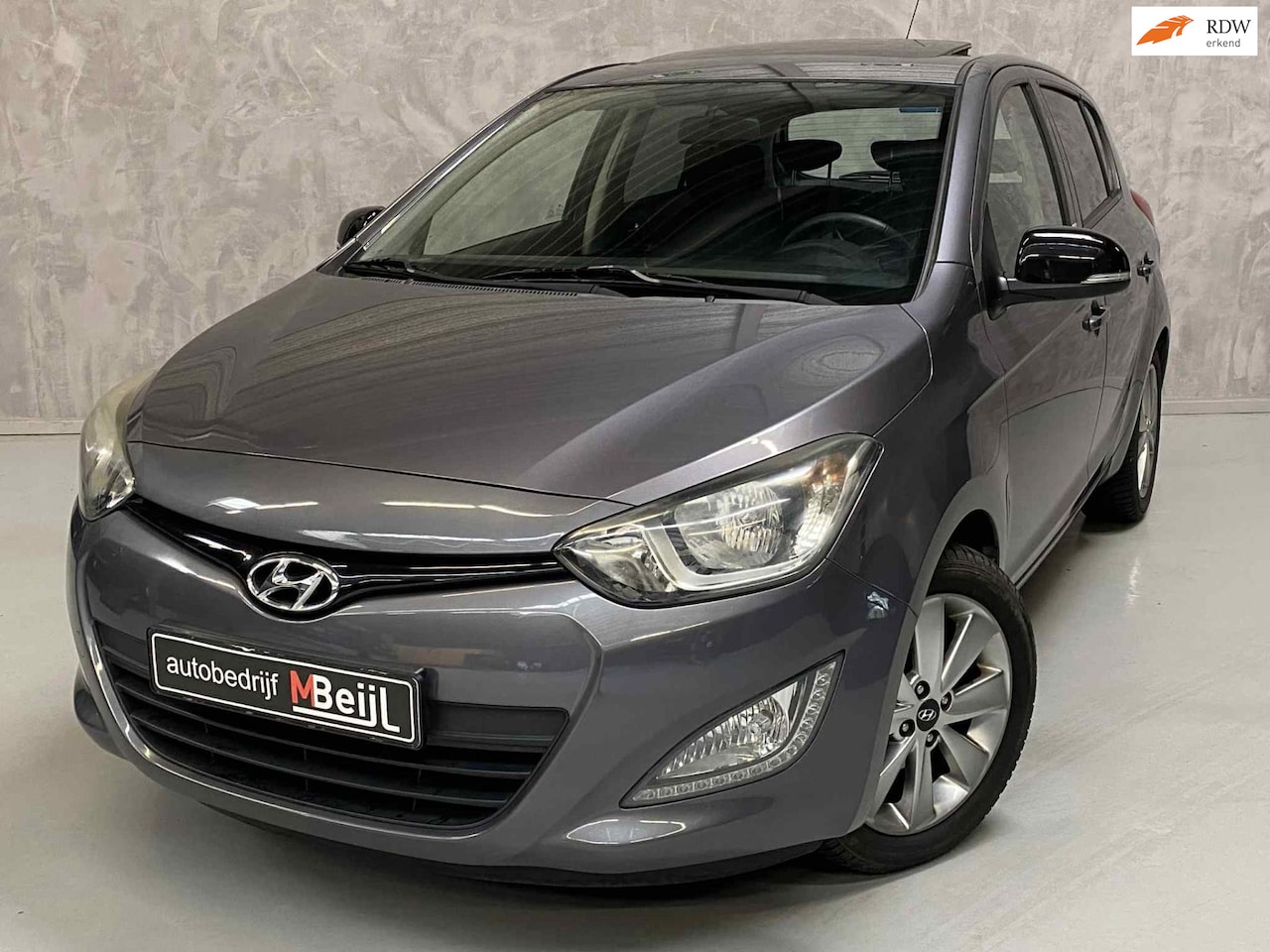 Hyundai i20 - 1.4i i-Motion /Schuifdak /Automaat /Parkeersensoren - AutoWereld.nl