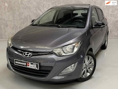 Hyundai i20 - 1.4i i-Motion /Schuifdak /Automaat /Parkeersensoren