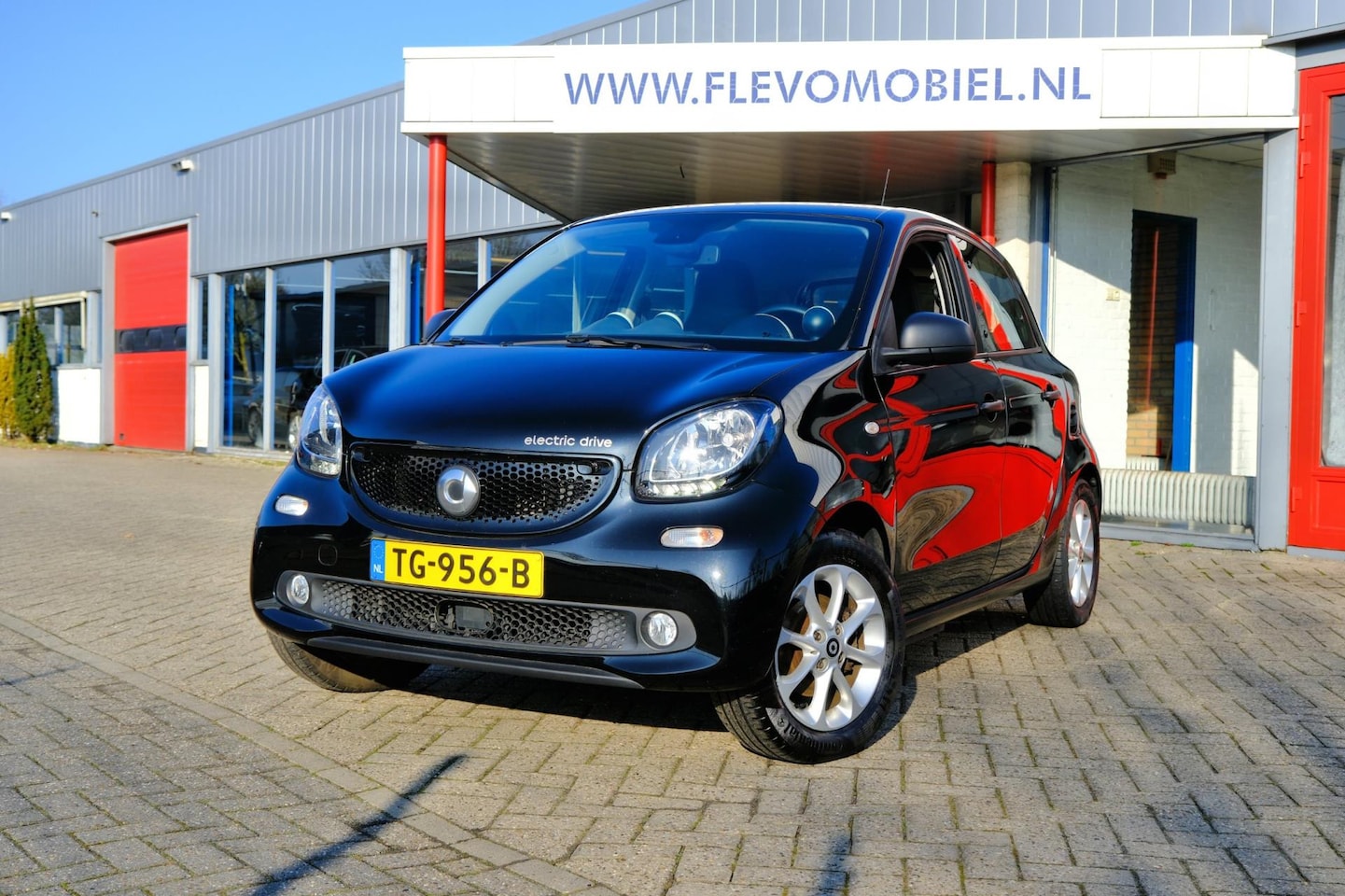 Smart Forfour - Electric drive Business Solution 18 kWh 5-drs Clima|Half Leder|LMV|Cruise - AutoWereld.nl