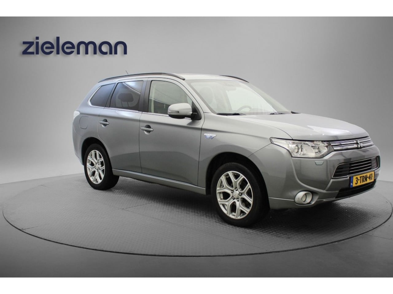 Mitsubishi Outlander - 2.0 PHEV Instyle - Panorama, Leer, Camera, Stoelverw. Trekhaak - AutoWereld.nl