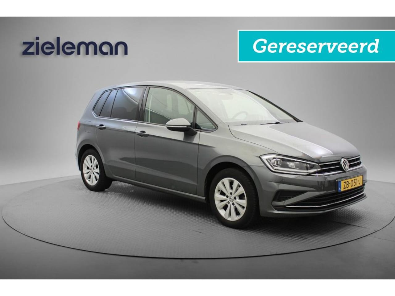 Volkswagen Golf Sportsvan - 1.0 TSI Comfrotline Automaat - Navi, Camera, Cruise, Clima, GERE - AutoWereld.nl