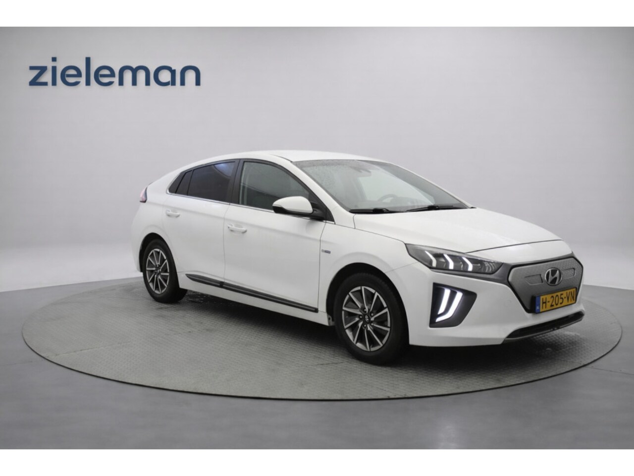 Hyundai IONIQ - Comfort EV 38 kWh - Carplay, Camera, Stoelverw. - AutoWereld.nl