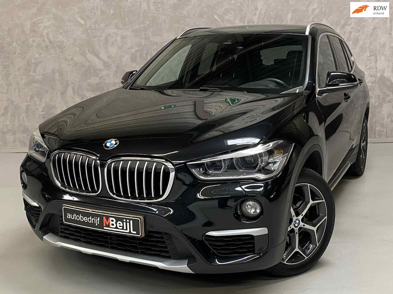 BMW X1 - SDrive20i Orange Edition II /Camera /Leder /Sportpakket - AutoWereld.nl