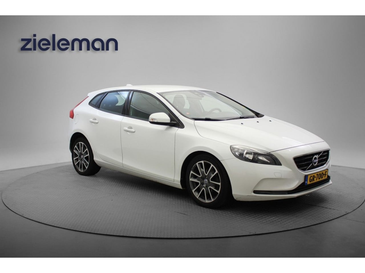 Volvo V40 - 2.0 D2 Momentum Business - Navi, Camera, Cruise - AutoWereld.nl