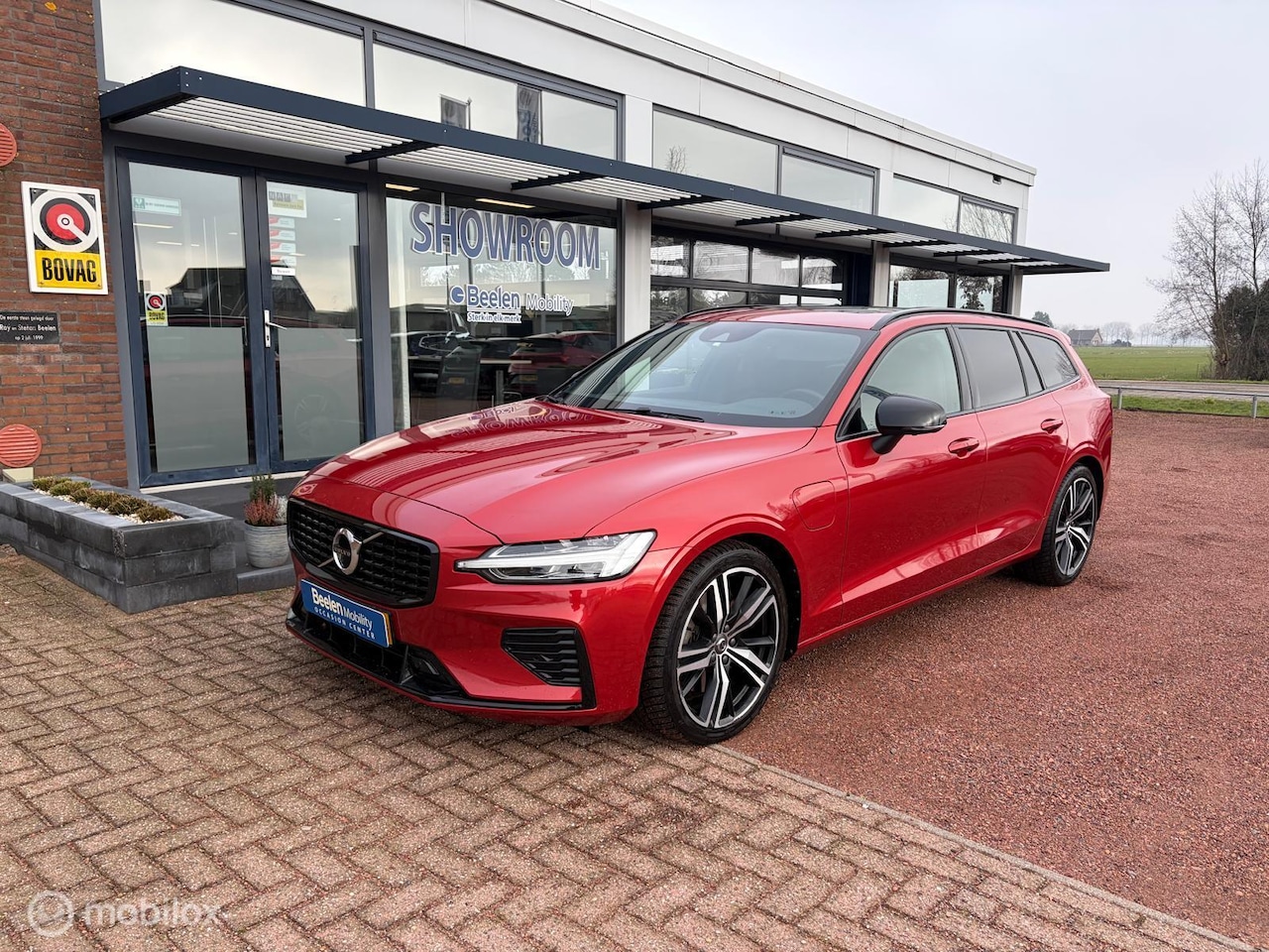Volvo V60 - 2.0 T6 Recharge AWD R-Design | Bellen voor proefrit inplannen - AutoWereld.nl